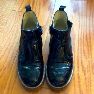 NATURINO ARTHUR
Patent Leather zip-up Chelsea boots, Black Sz 32